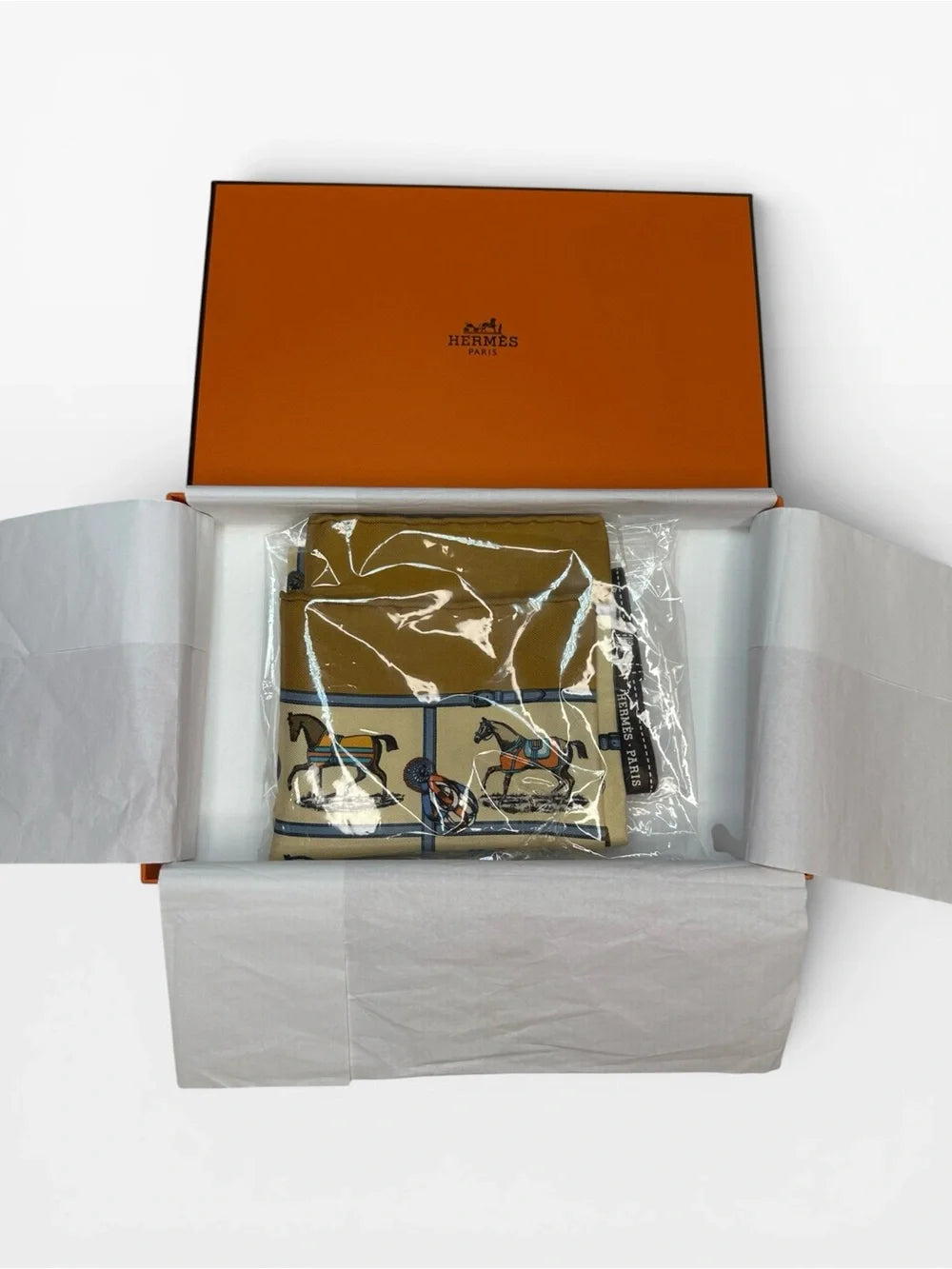 Hermès | Couvertures et Tenues de Jour | Silk Scarf
